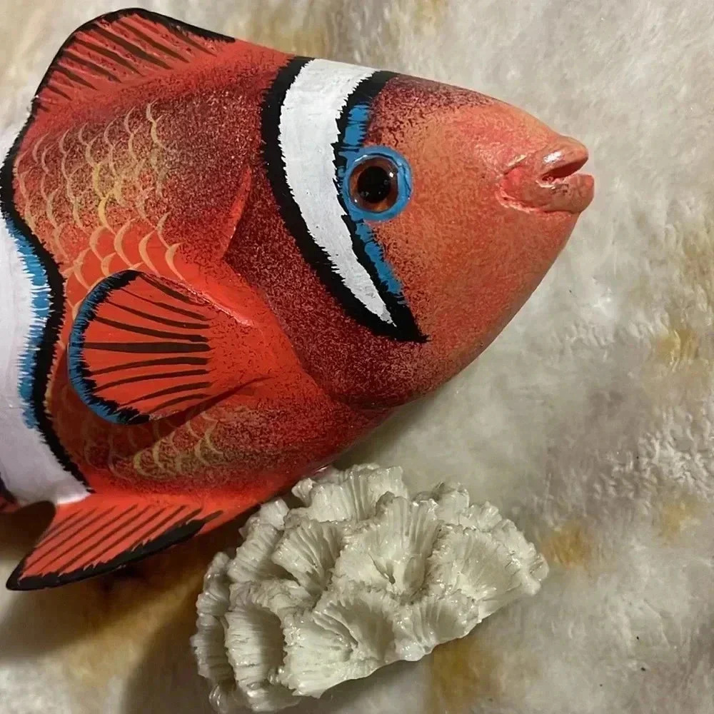 Tropical wood clown fish on faux coral - Picture 7 of 9
